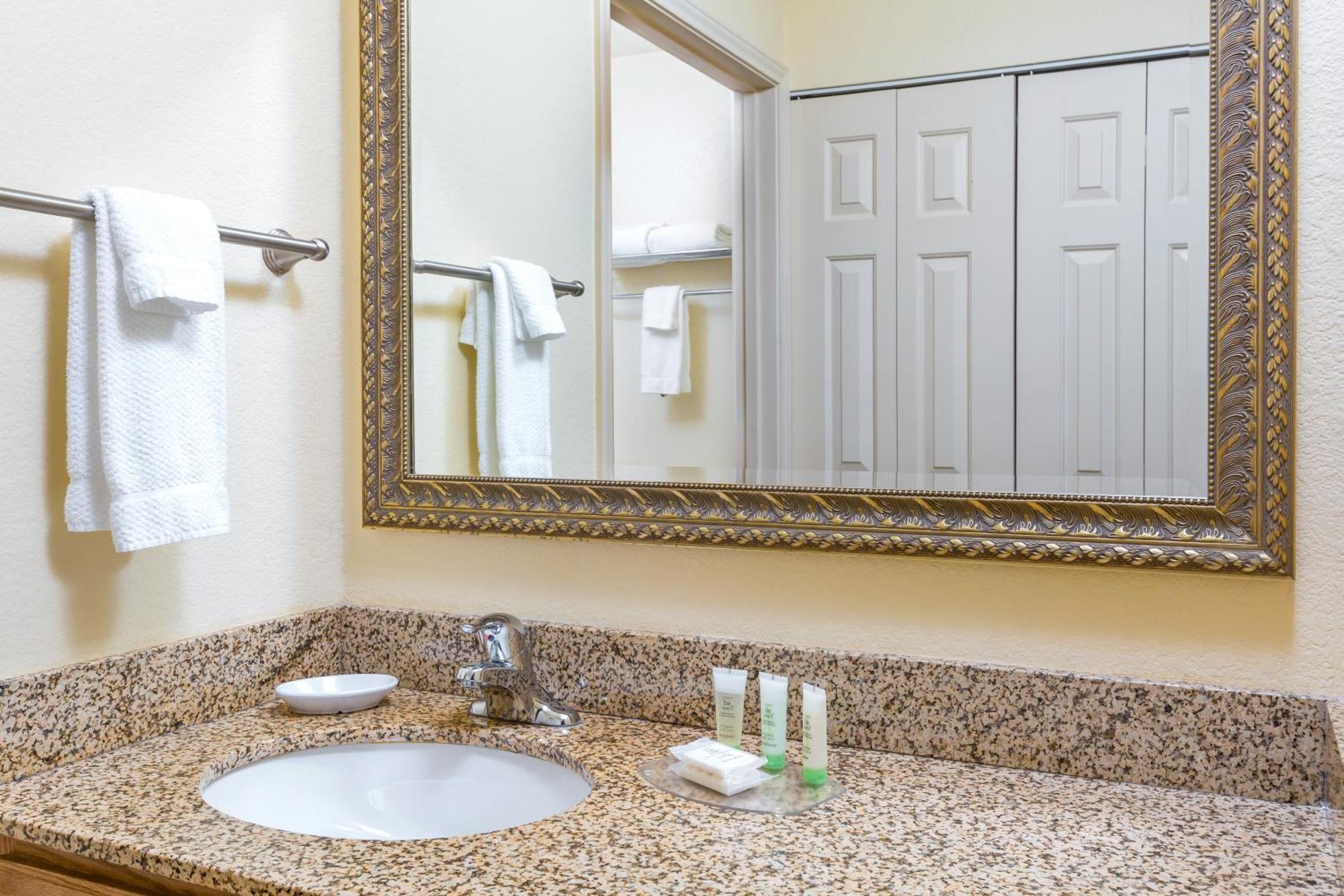 One-Bedroom King Suite