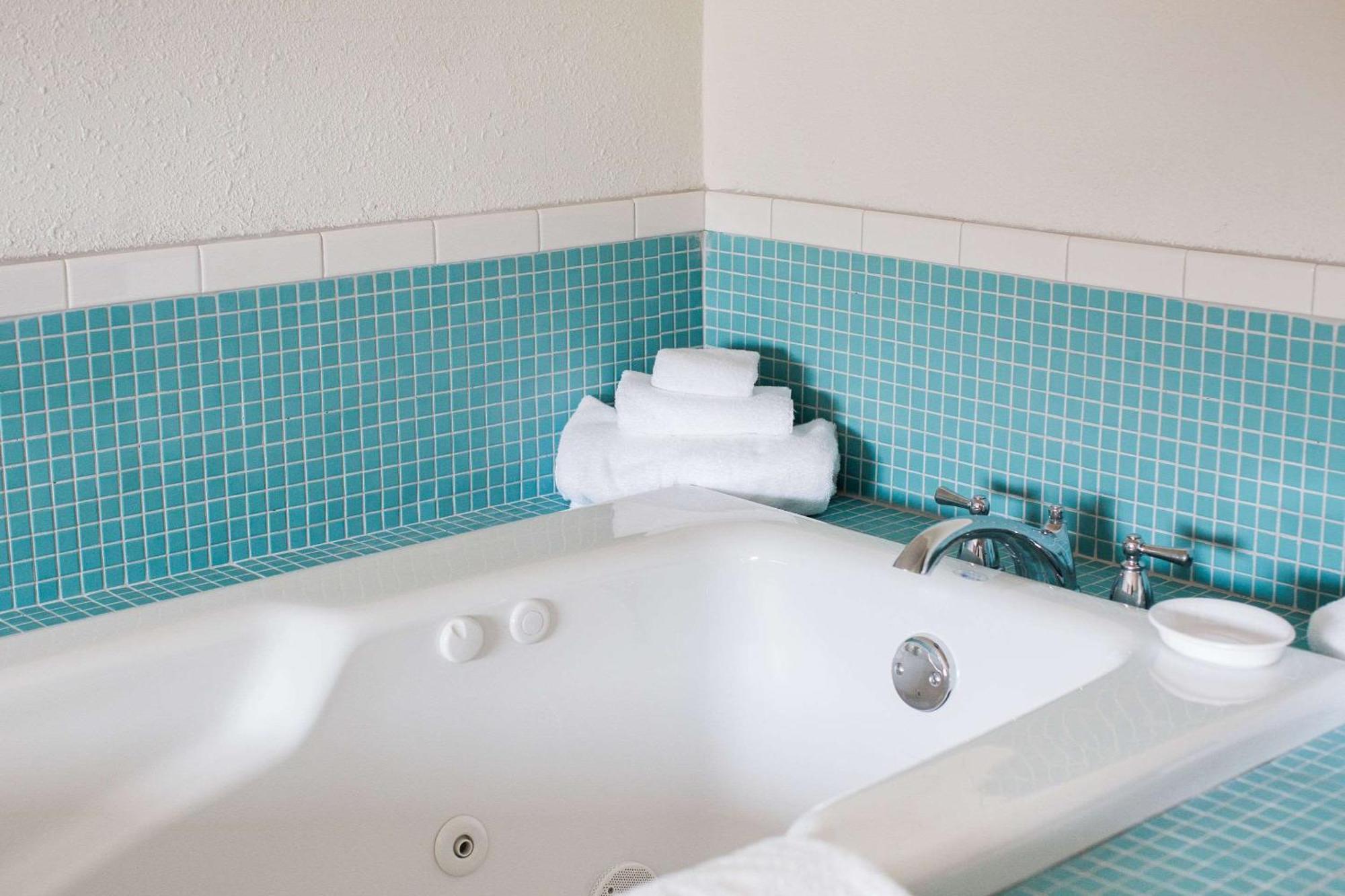 King Room with Spa Bath