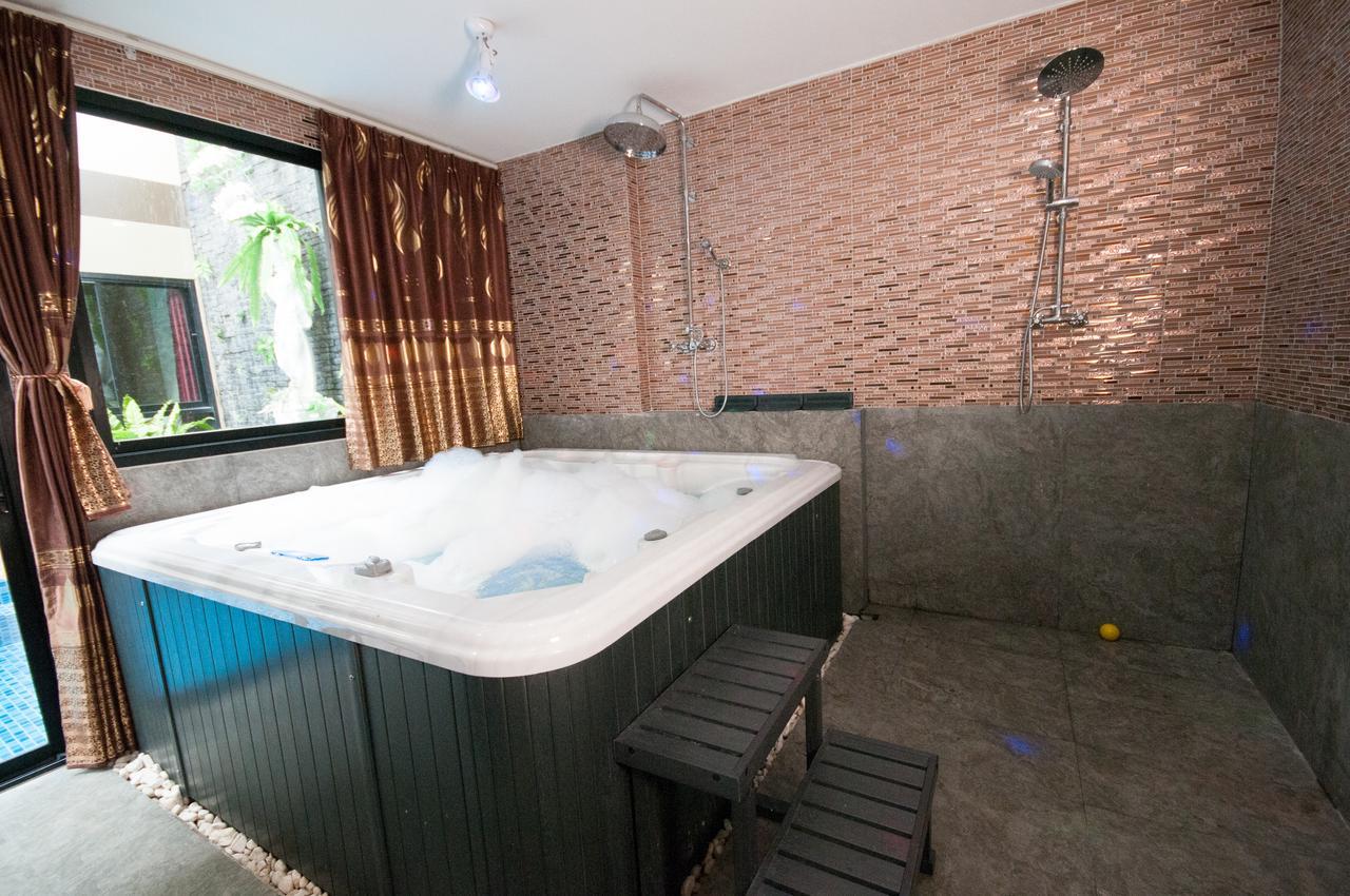 Deluxe Family Room