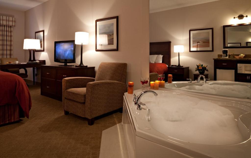 King Suite with Whirlpool - Non-Smoking