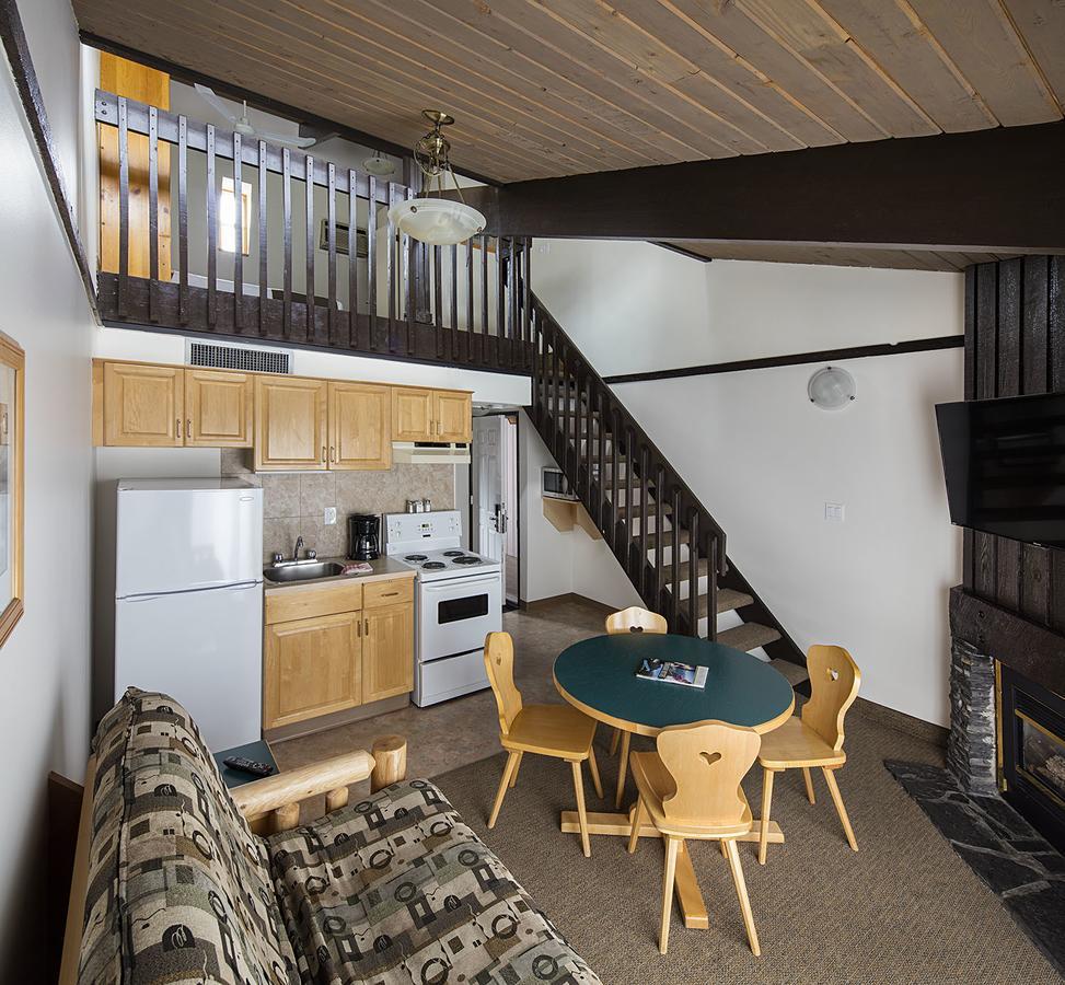 Loft Suite Queen, Two Doubles