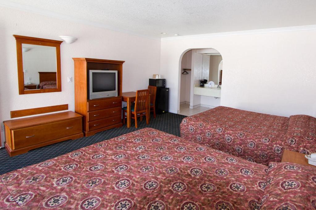 Queen Room Two Queen Beds