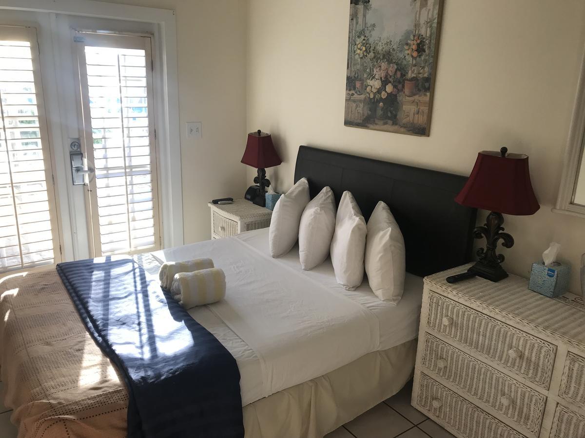 Deluxe Room with Pool View 12 - Men Only