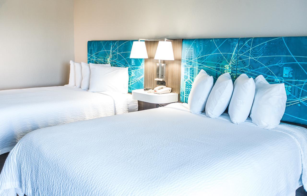 Deluxe Queen Room with Two Queen Beds - Non-Smoking