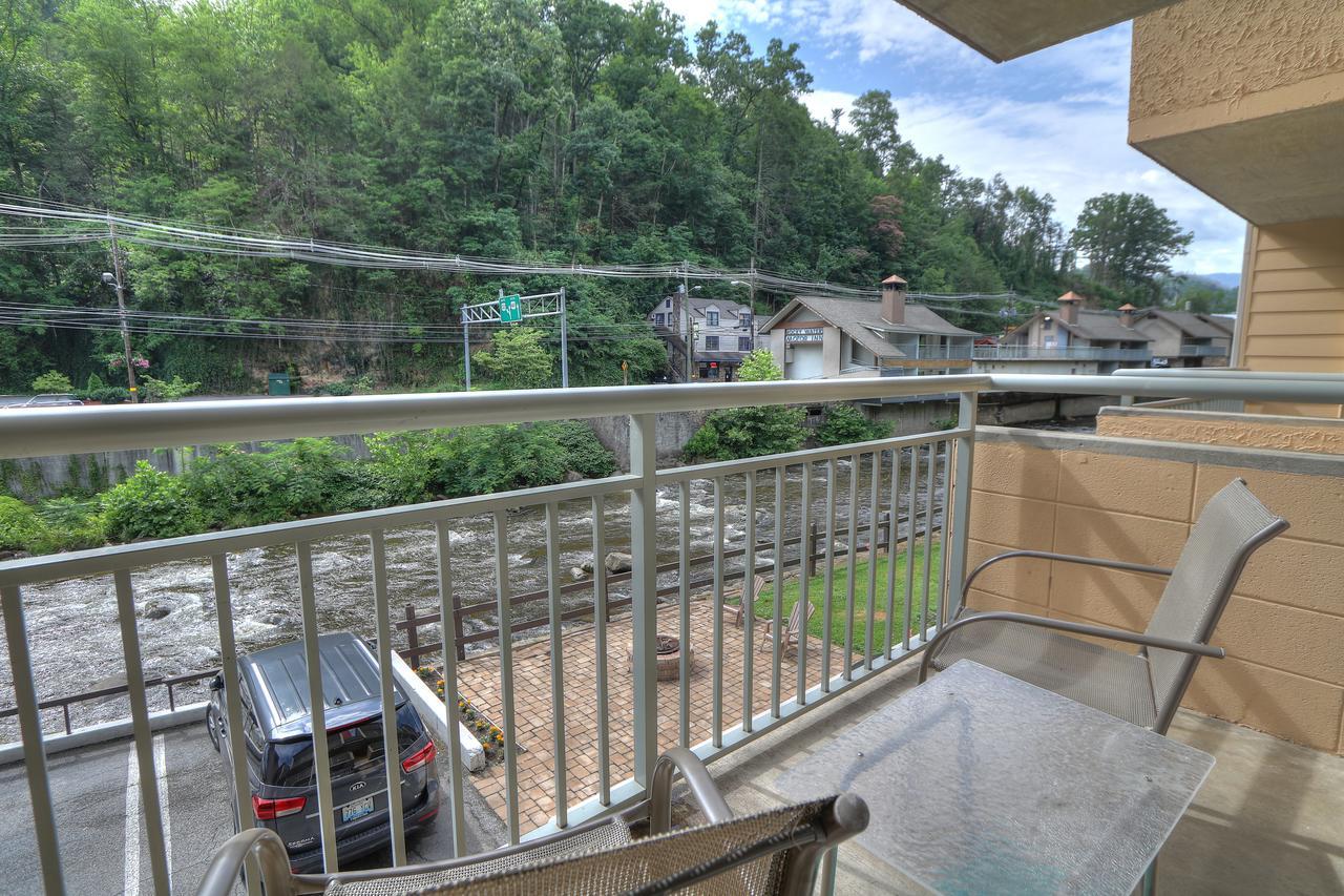 King Deluxe River Balcony