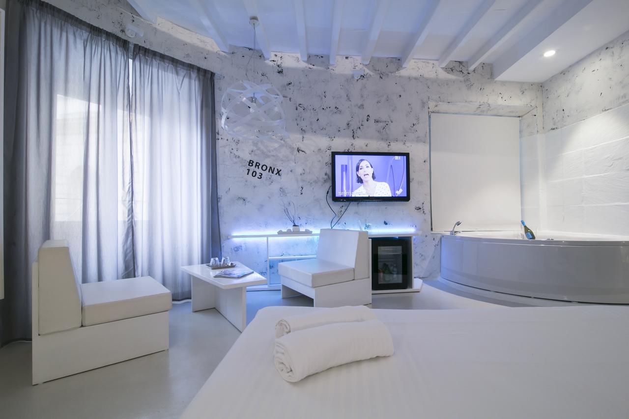 Suite with Spa Bath (2 Adults)