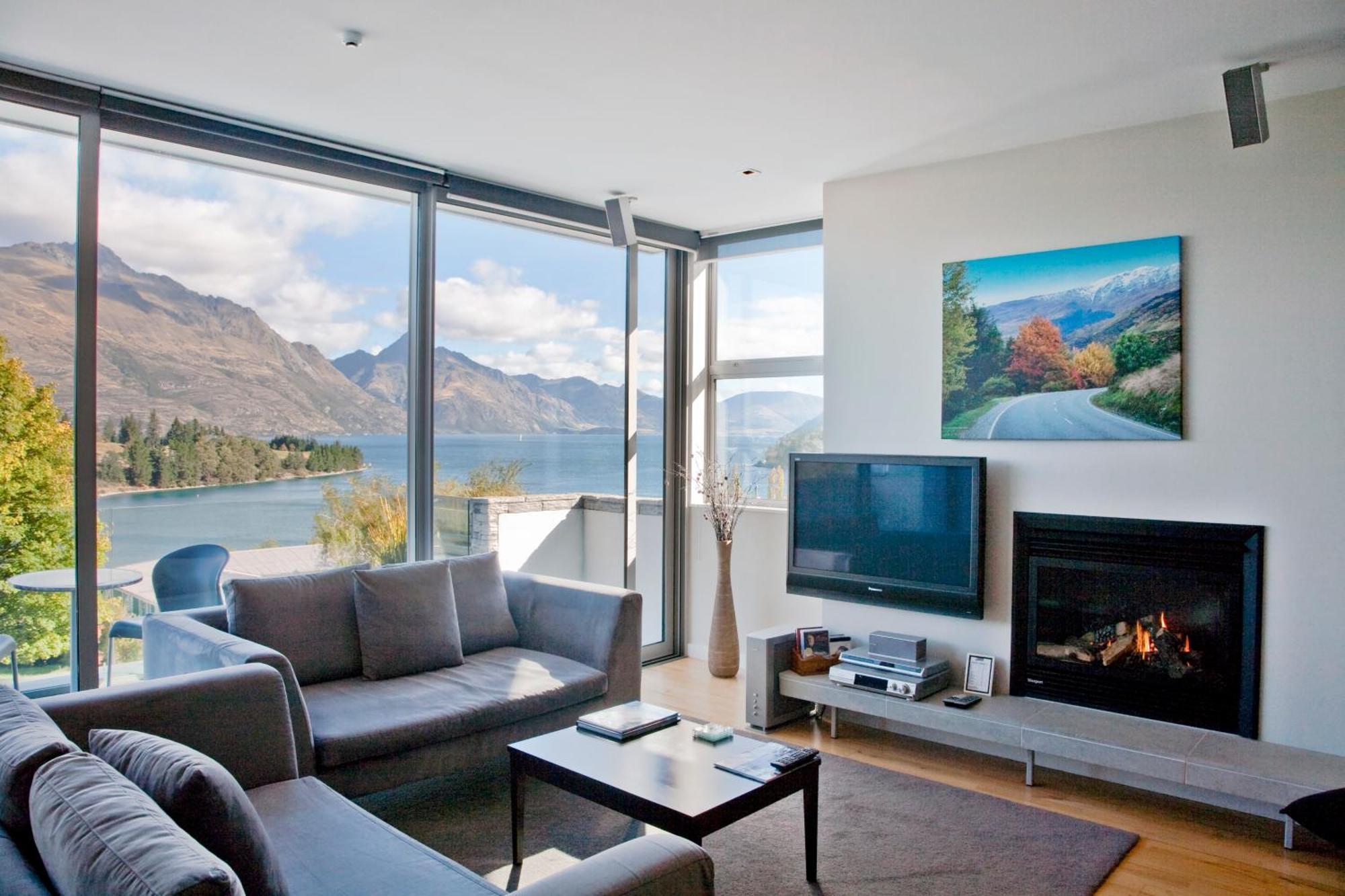 Lake View One Bedroom Apartment with Balcony