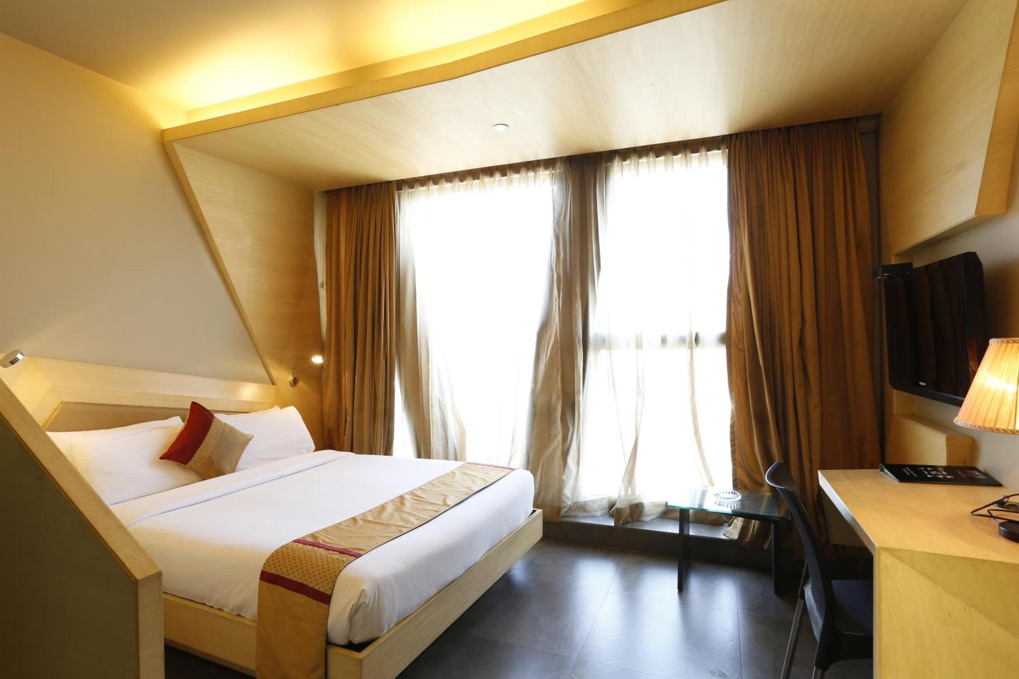 Deluxe Double or Twin Room with Airport Transfers