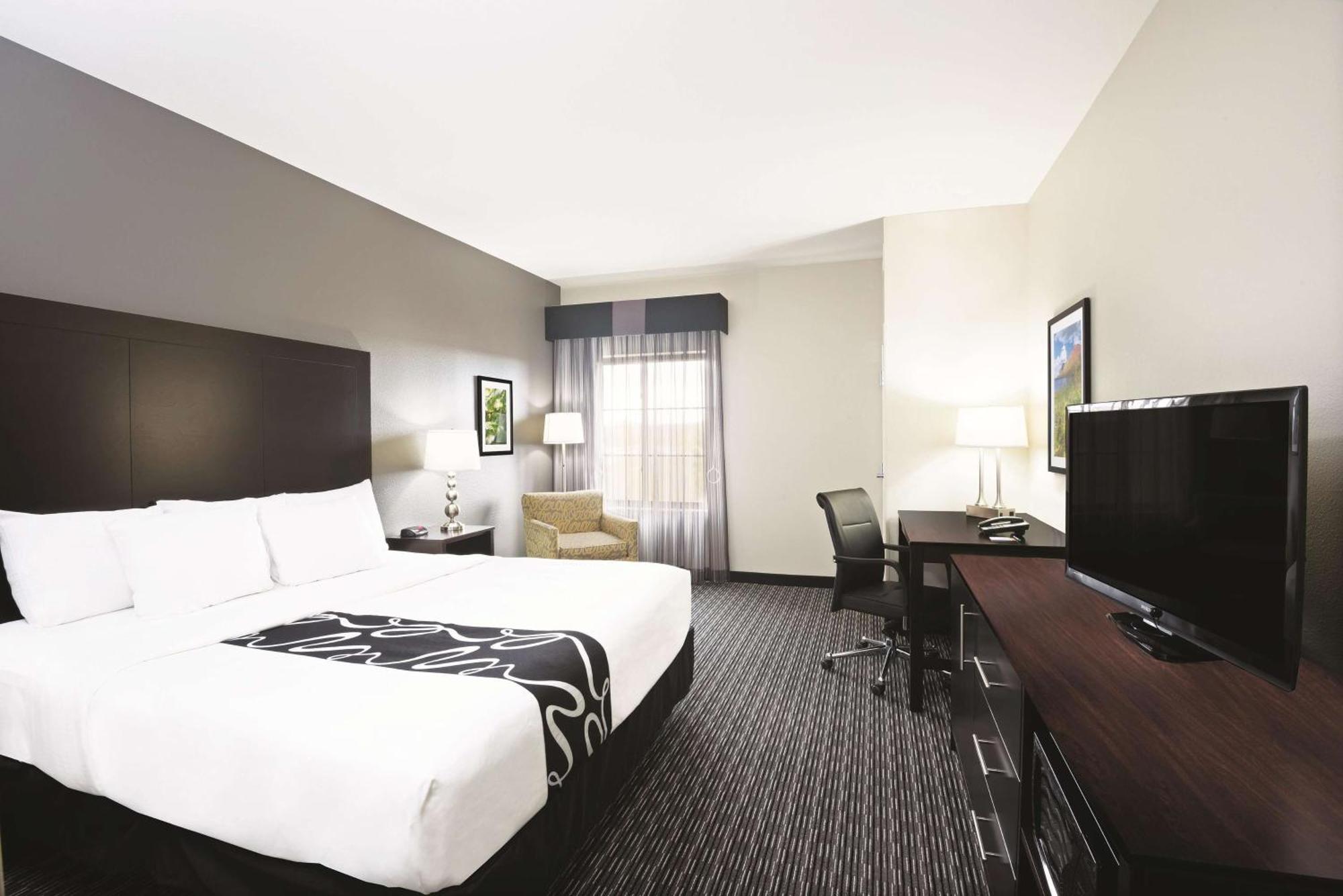 King Room with Mobility/Hearing Impaired Access - Non-Smoking