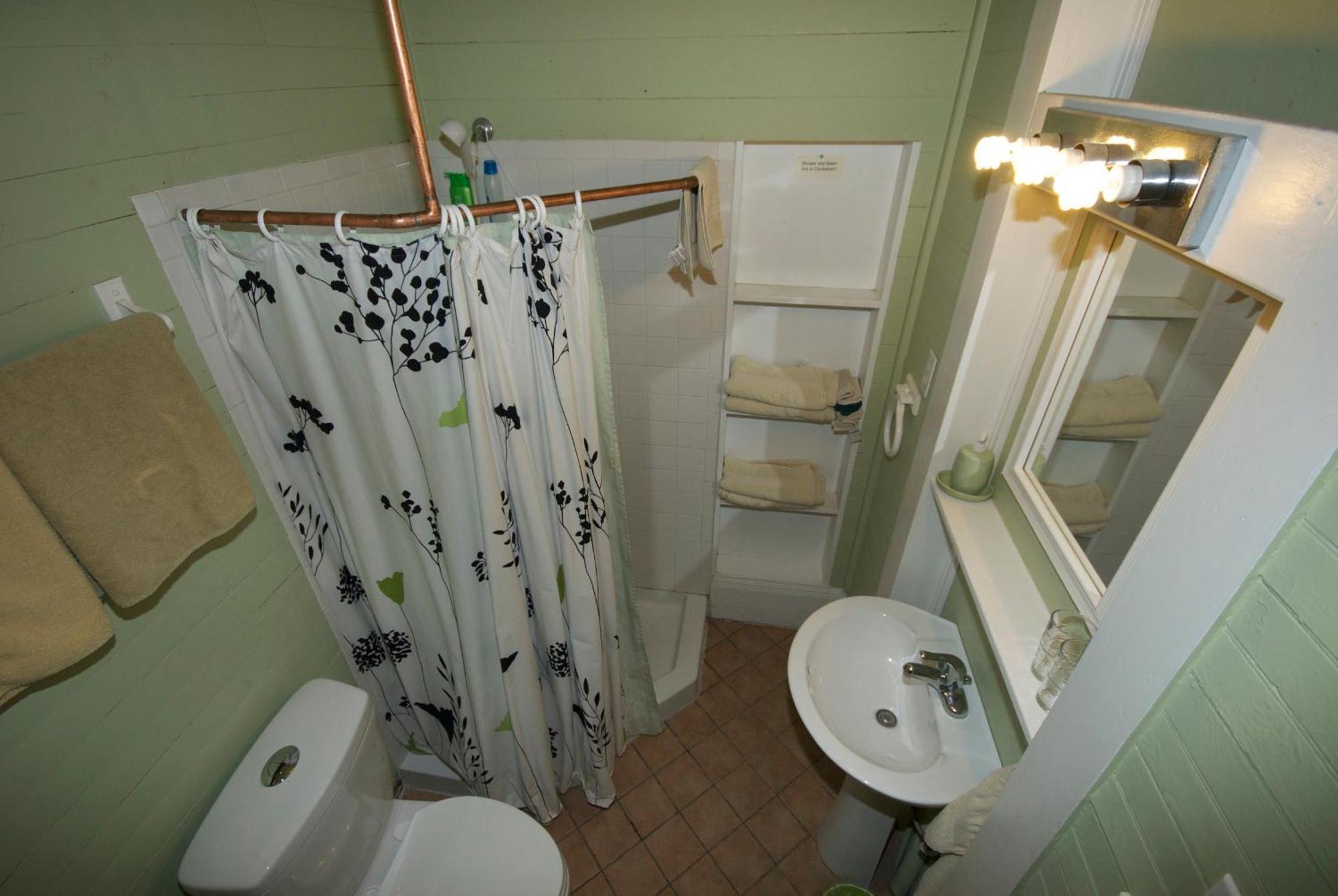 Room Queen Single Bed Stall Shower