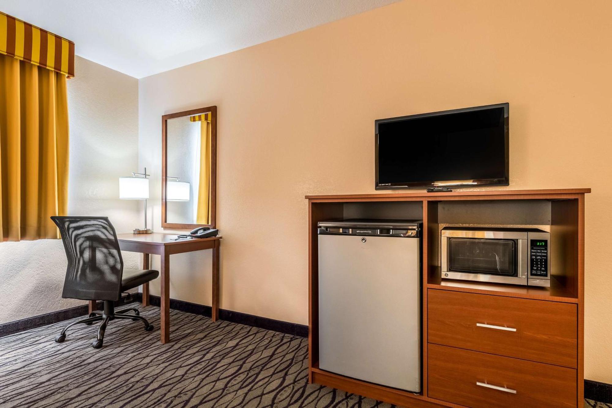 King Room Pool View