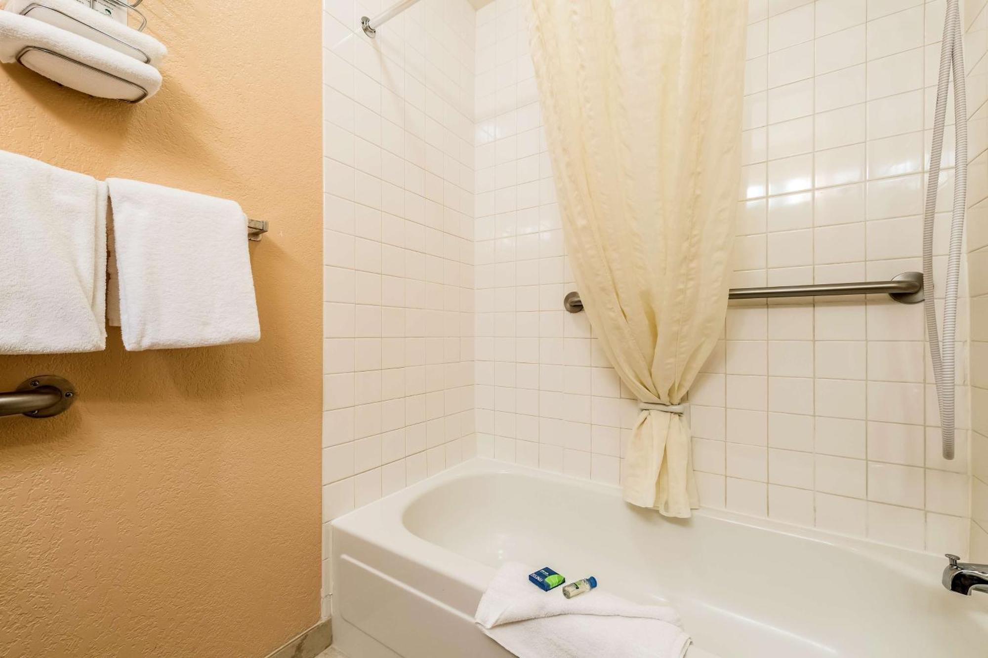 Queen Room Two Queen Beds Bath Tub Mobility Accessible or Non-Smoking