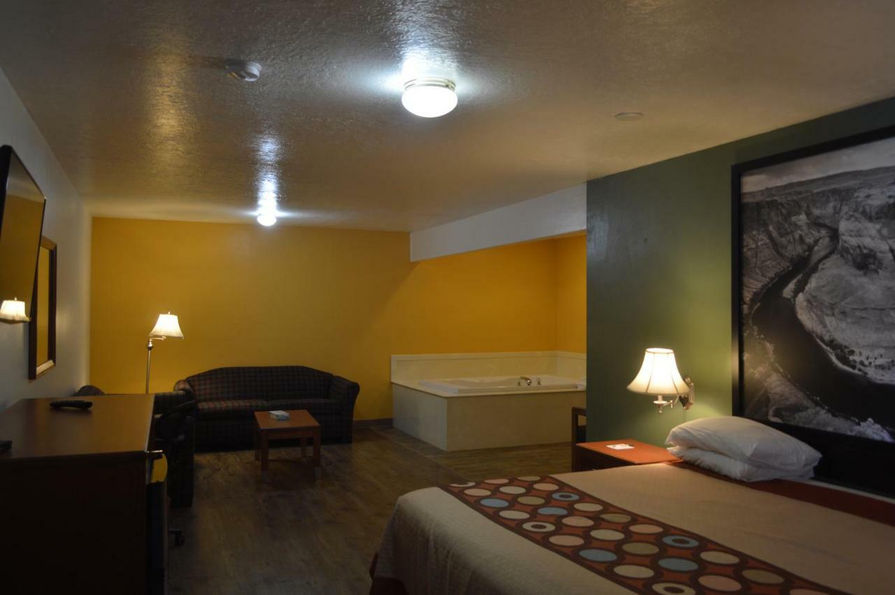 King Suite with Spa Bath- Non-Smoking