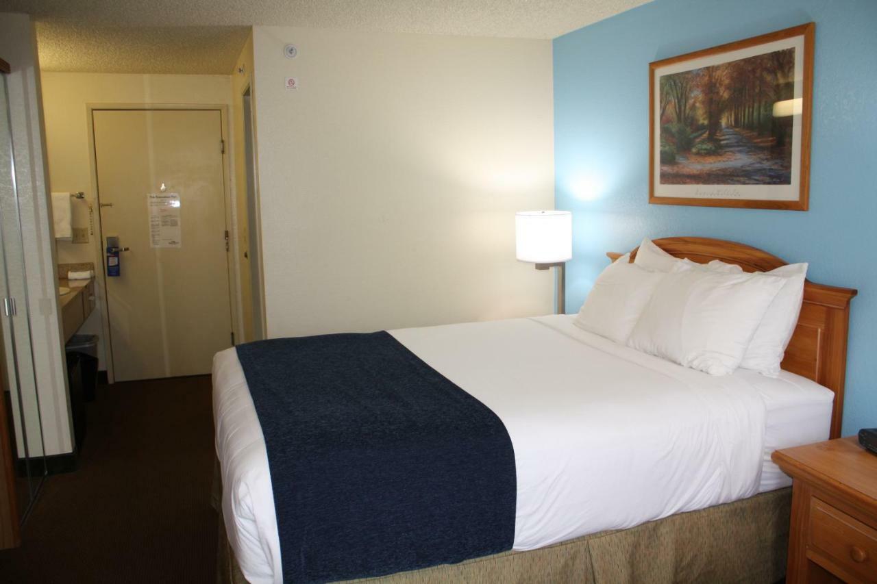 Queen Room River View Non-Smoking
