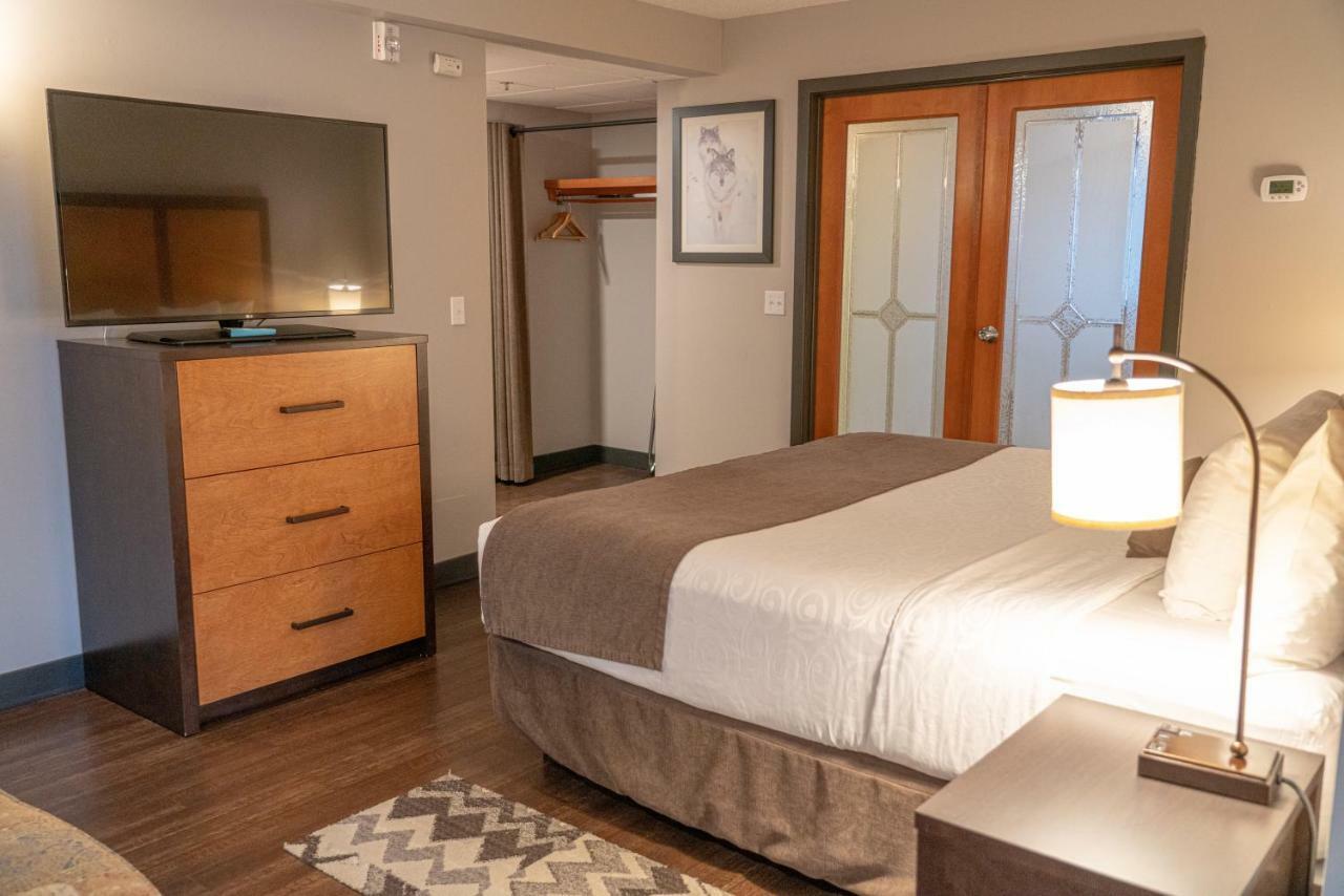 Deluxe King Suite