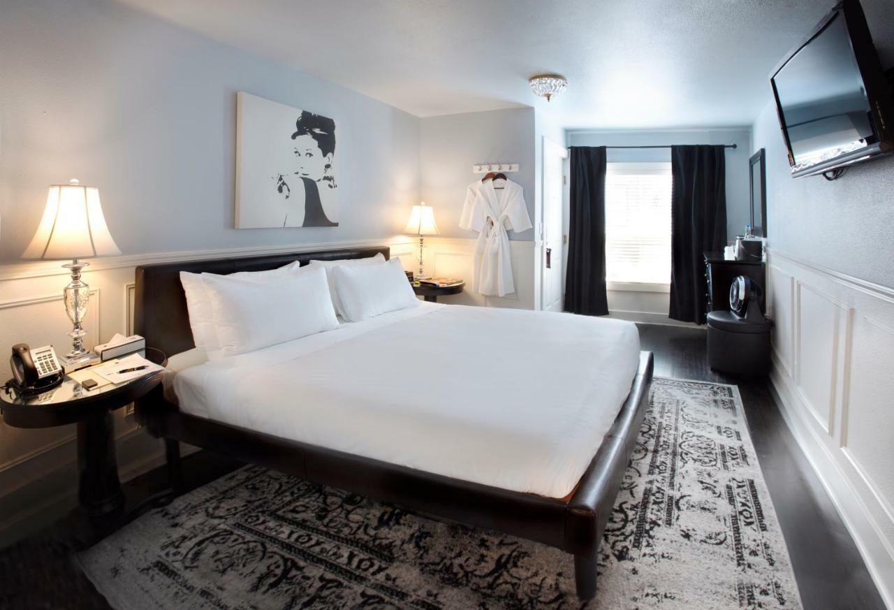 Ground Floor Deluxe King Room Private Bathroom