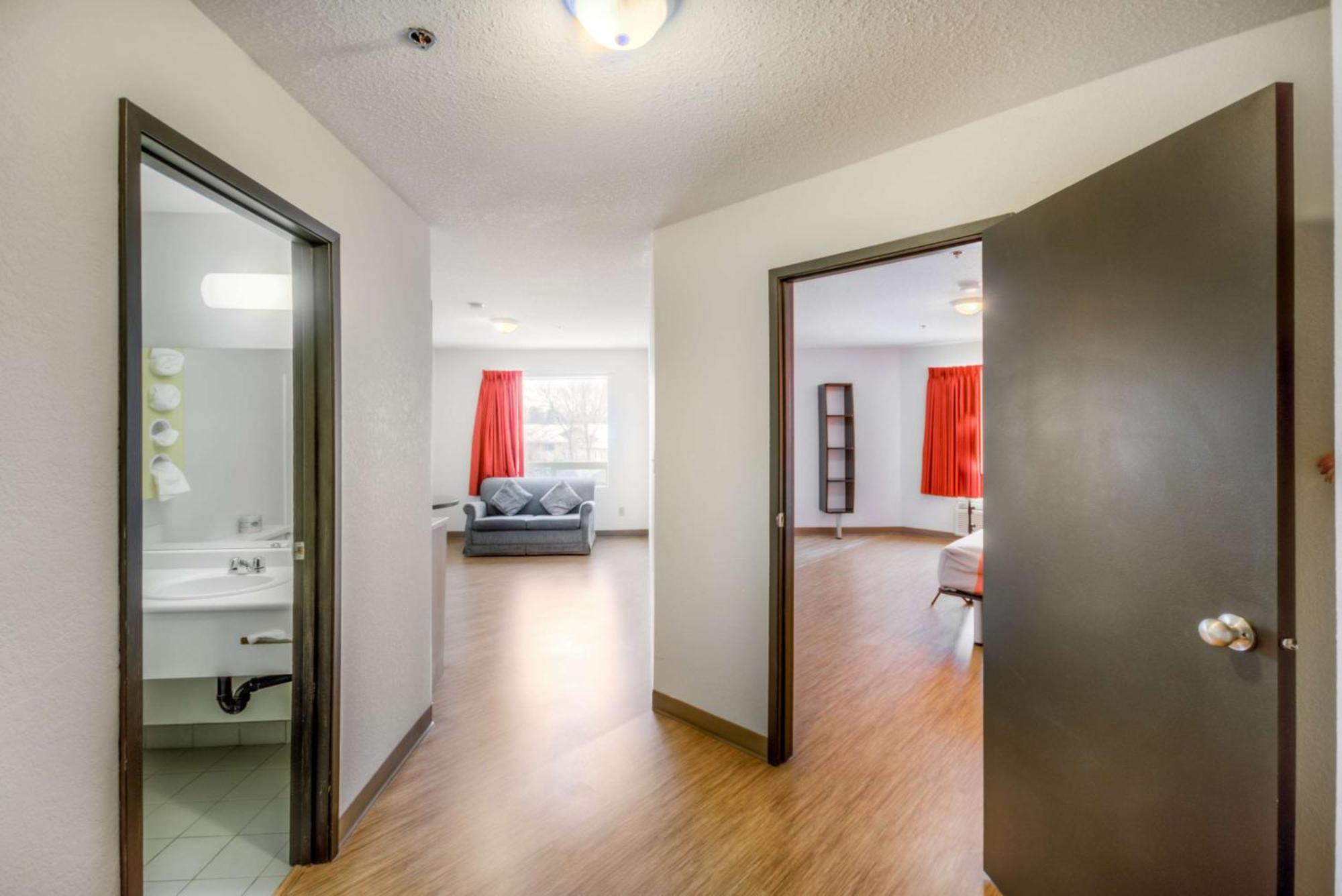 King Suite with Spa Bath - Non-Smoking