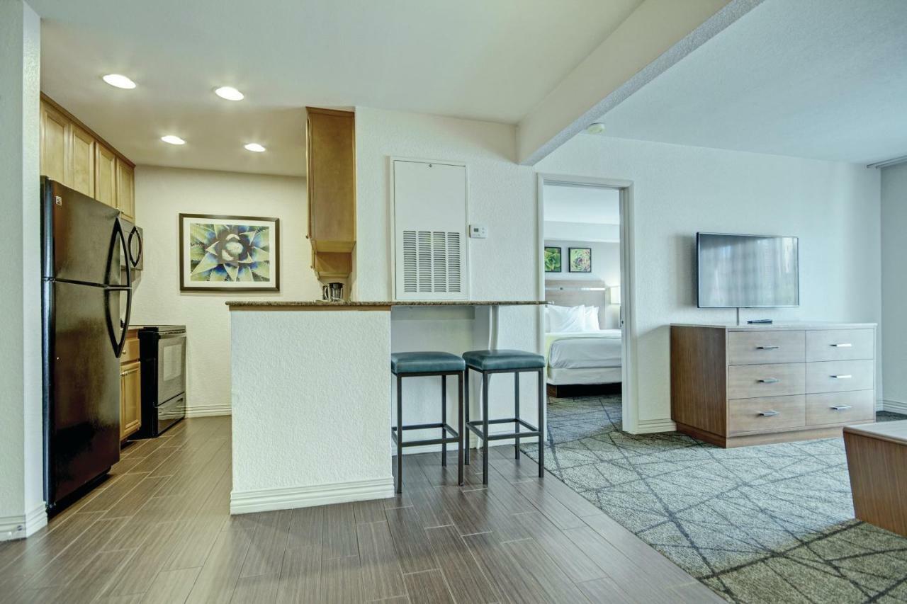 One-Bedroom Suite (No Resort Fees)