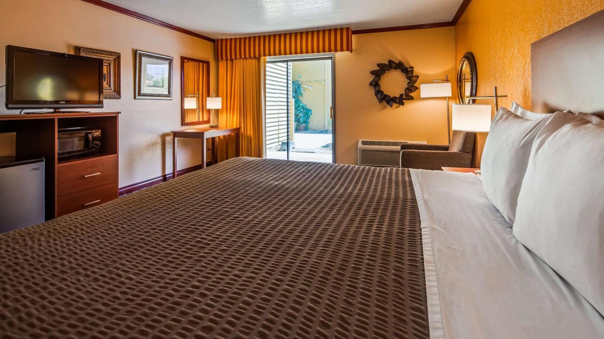 King Room Pool View