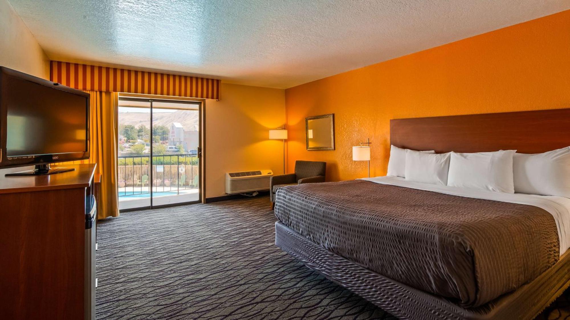 King Suite Pool View Non-Smoking