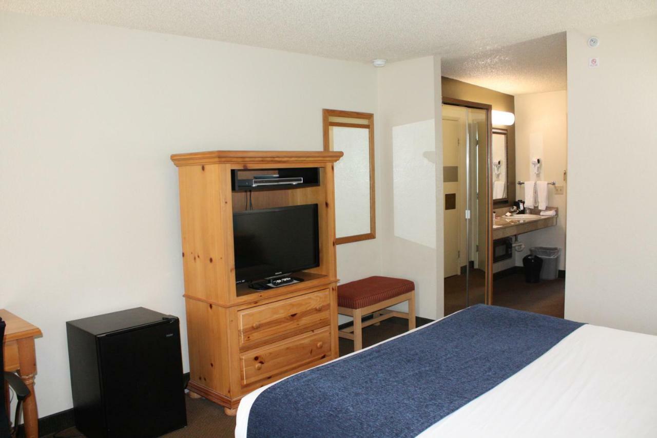 King Room River View Mobility Access or Non-Smoking
