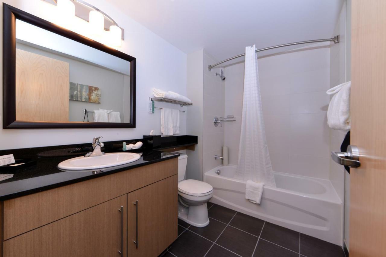 King Suite with Sofa Bed and Kitchen- Non-Smoking