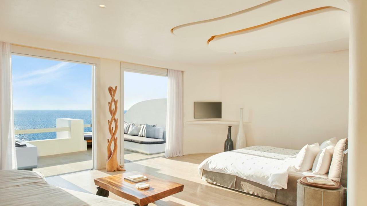 Suite with Outdoor Hot Tub (2-3 Adults)