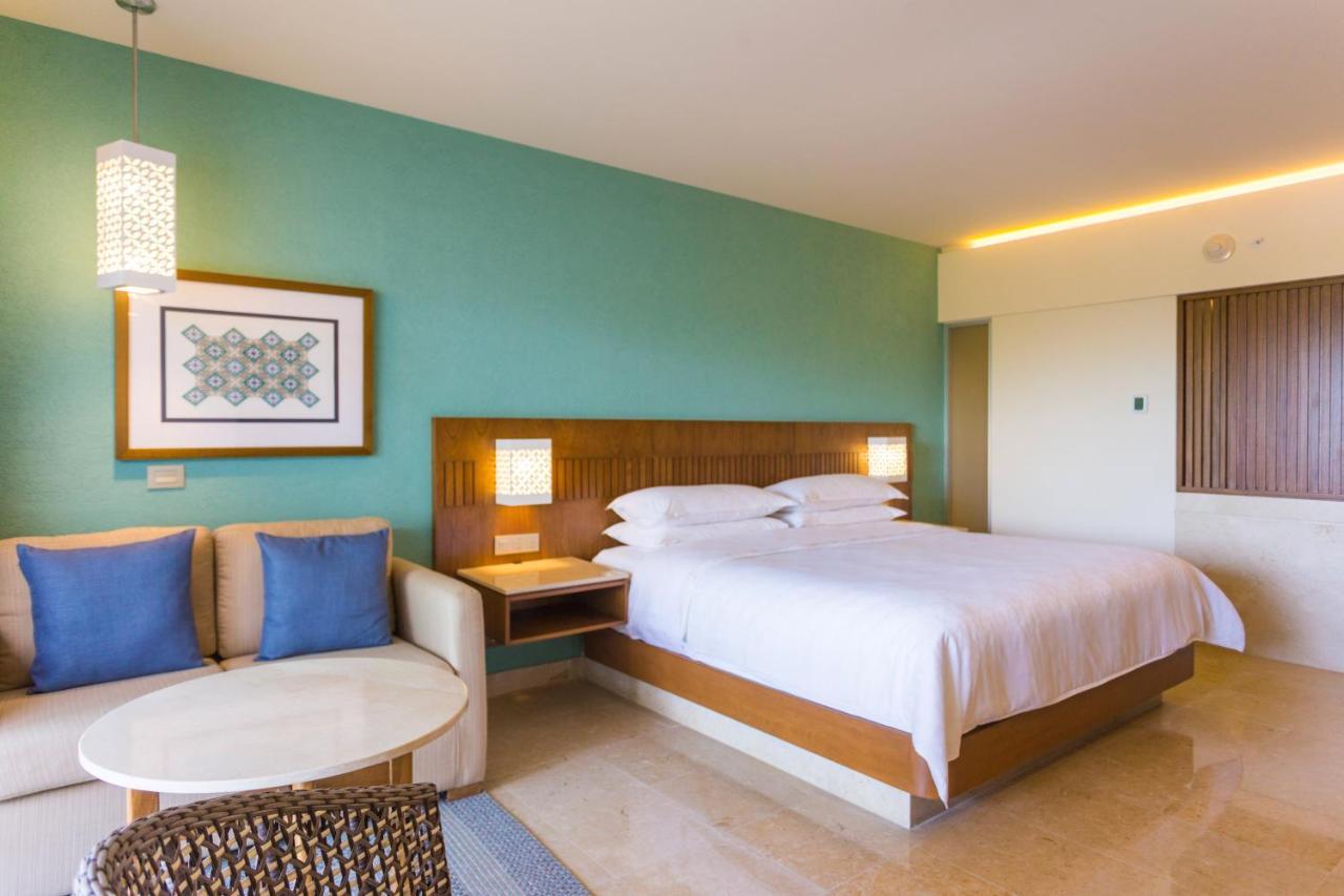 Guest room, 1 King, Terrace view, Pool view, Low floor