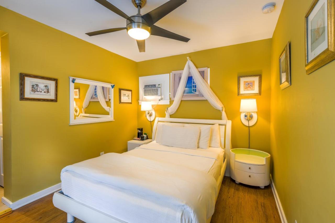 Deluxe Queen Room with Garden View