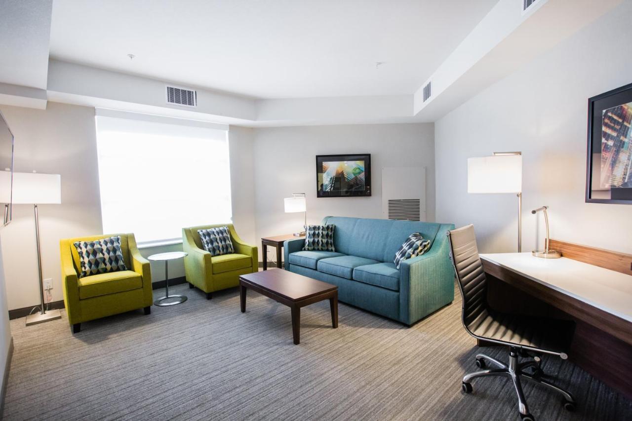 King Suite with Jetted Tub
