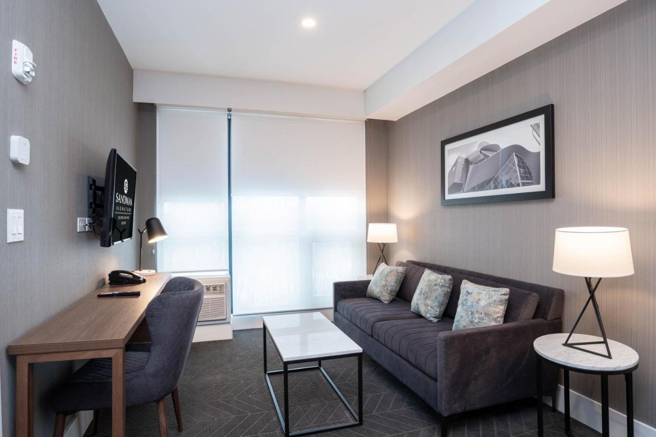 Standard Suite, 1 King Bed, Sofa Bed, Kitchen