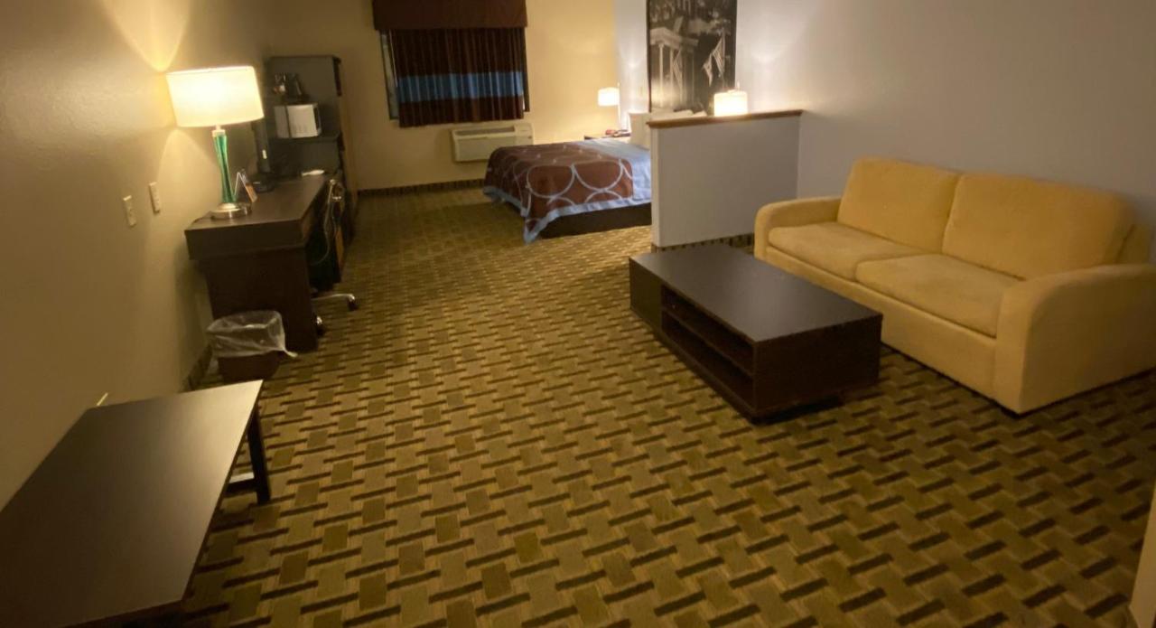 Deluxe King Room Non-Smoking