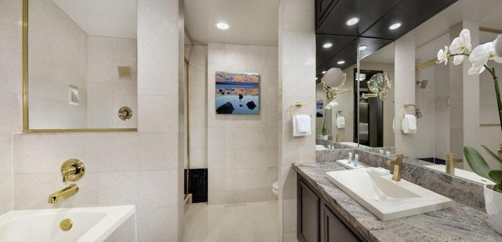 Tower One Bedroom Suite + Tower Premium Queen Room