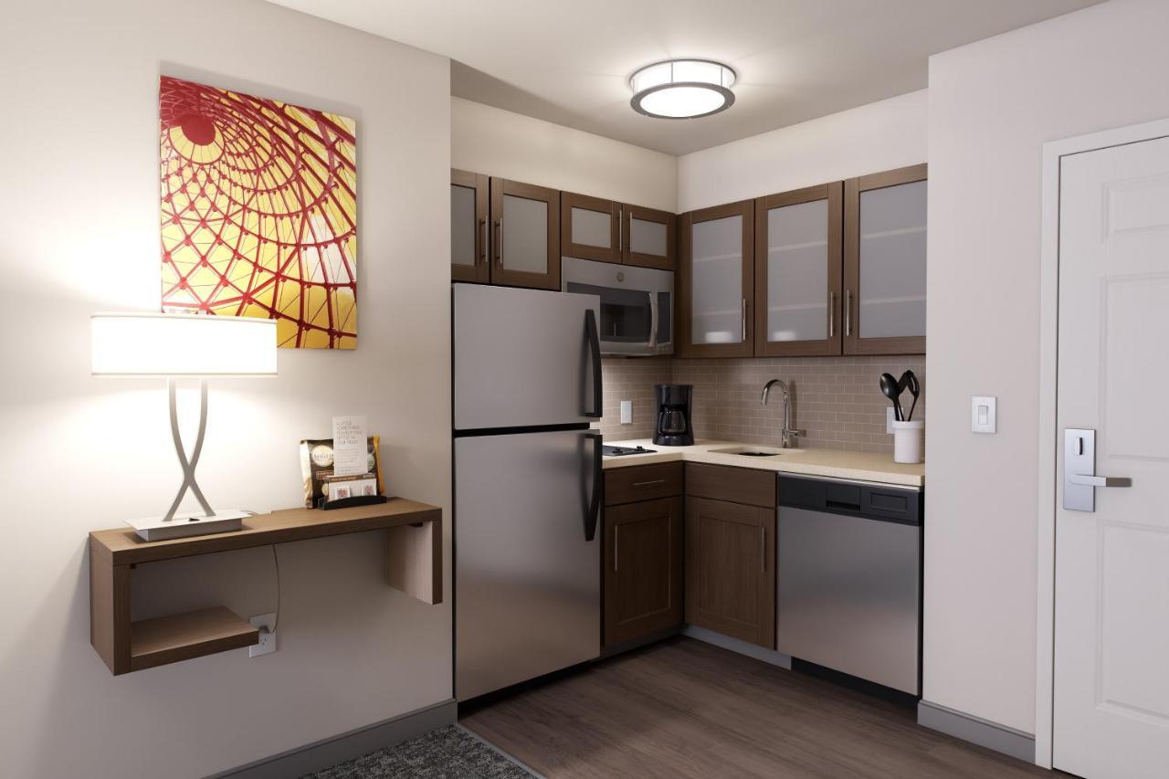 Studio Queen Suite
