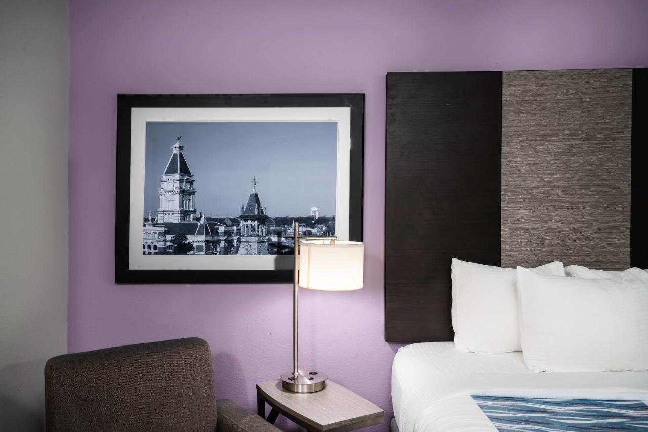 Deluxe King Room - Non-Smoking,996972651:JPEG