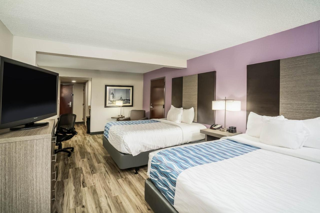 Queen Room with Two Queen Beds - Mobility Access,1000067655:JPEG