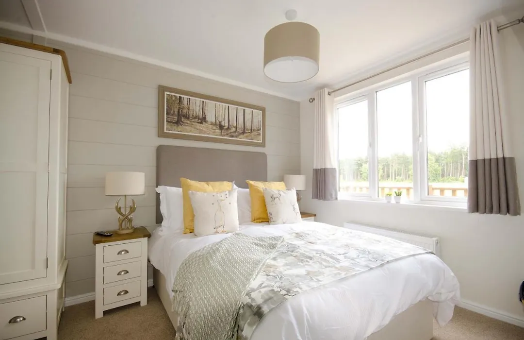 Hollicarrs - Woodland Lodge-1