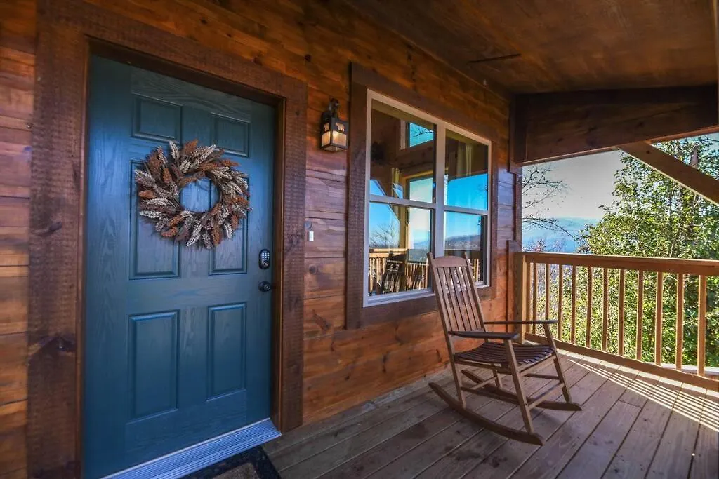Walnut Ridge Cabin. Sleeps 7-11! Hot Tub, Pool Table, Minutes To Downtown Gatlinburg!-1