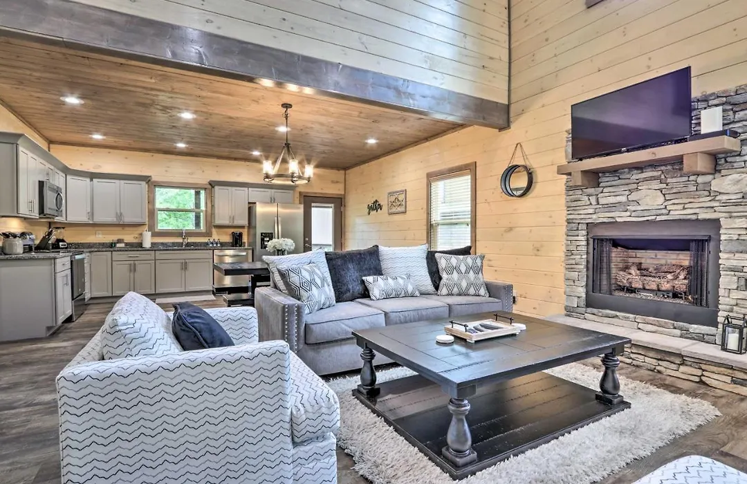 5 Mi To Pigeon Forge: Woodsy Retreat W/ Hot Tub!-1