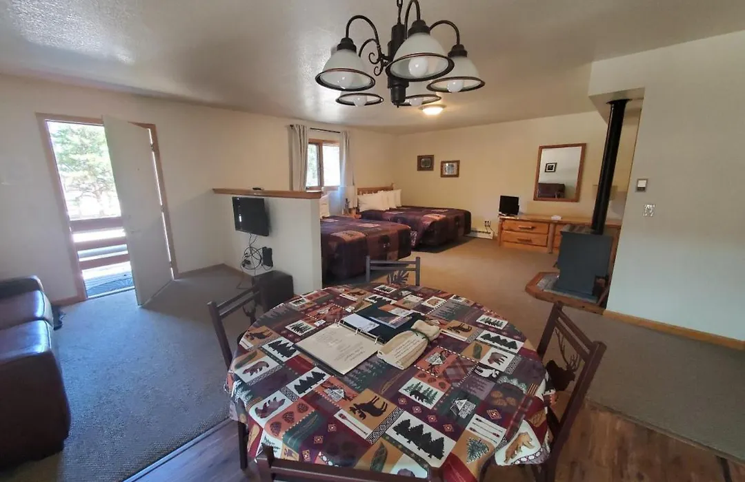 Swiftcurrent Lodge-1