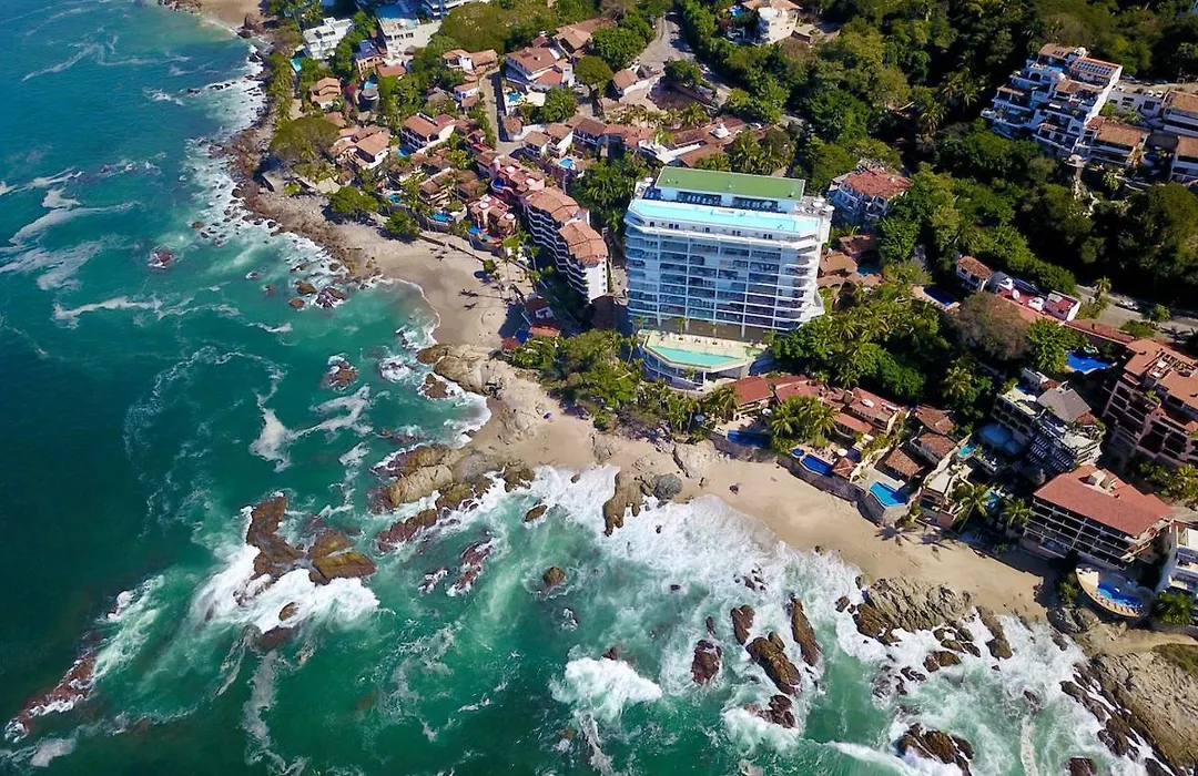 Modern Newly Remodeled Oceanfront 2X2 Lower Conchas Chinas Condo-1