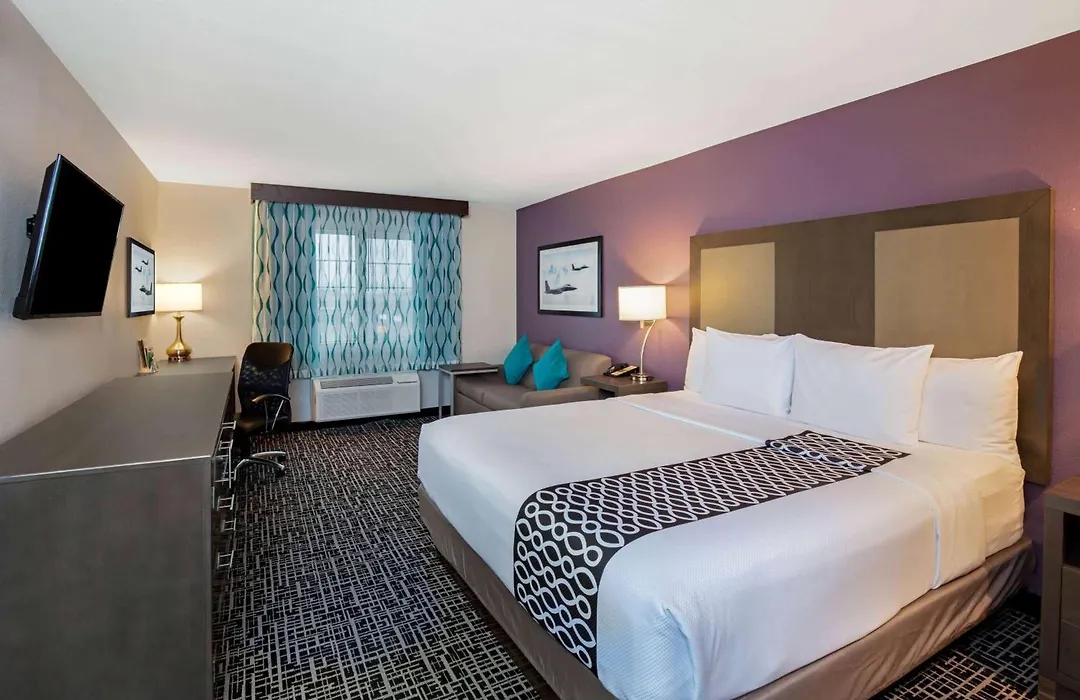 La Quinta Inn & Suites By Wyndham Las Vegas Nellis-1