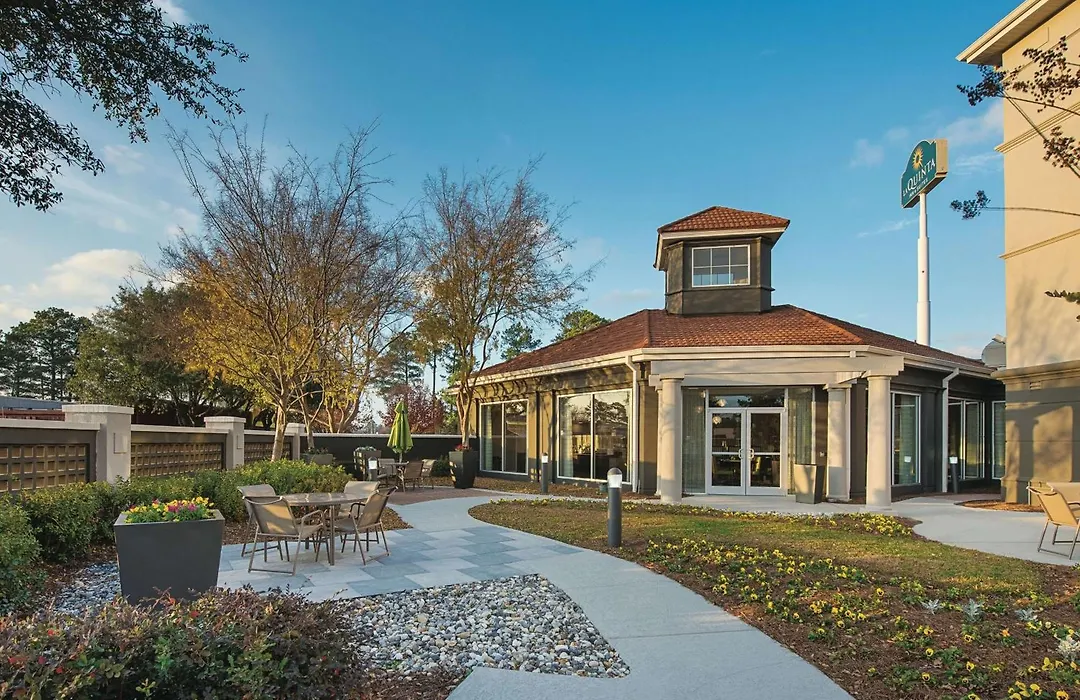 La Quinta Inn & Suites By Wyndham Shreveport Airport-1