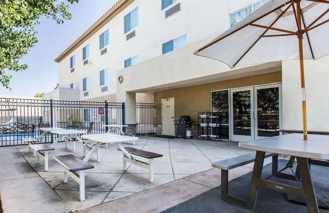 Comfort Suites Bakersfield-1