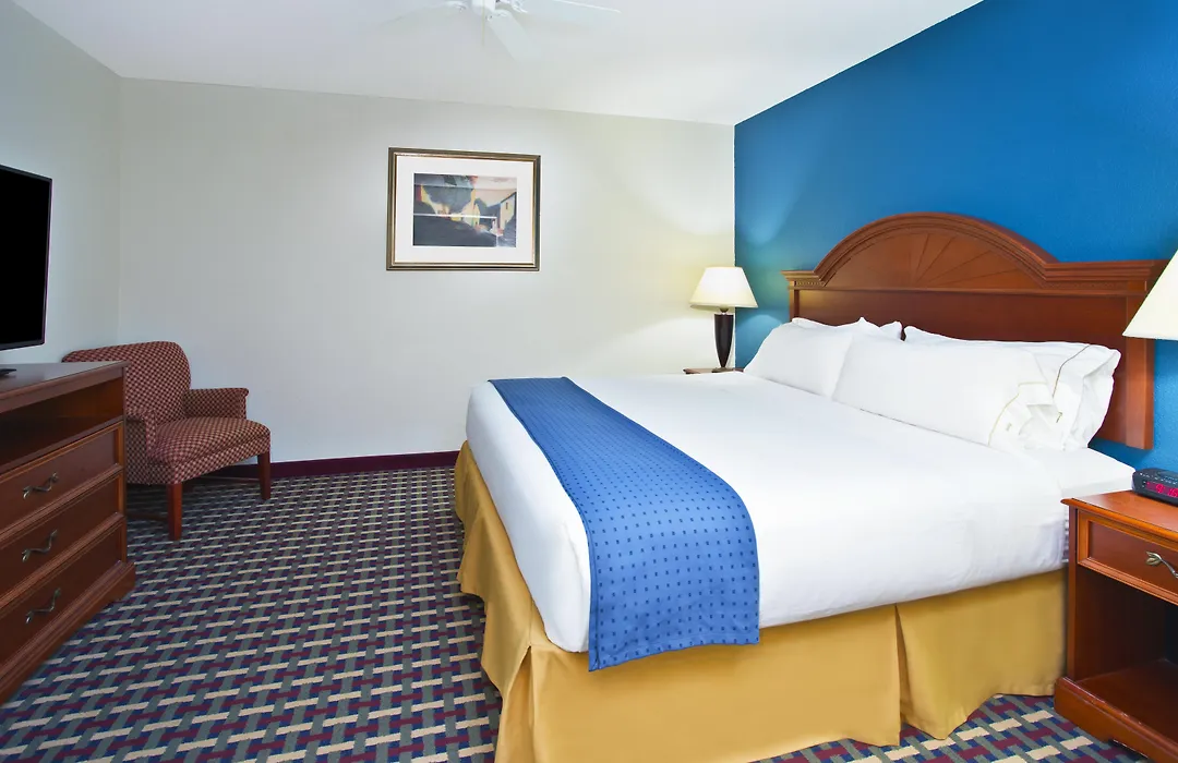 Holiday Inn Express & Suites Petoskey By Ihg-1