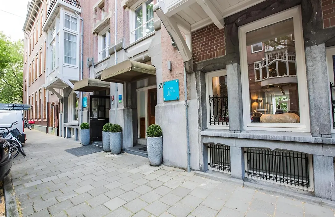 Hotel Jl No76-1