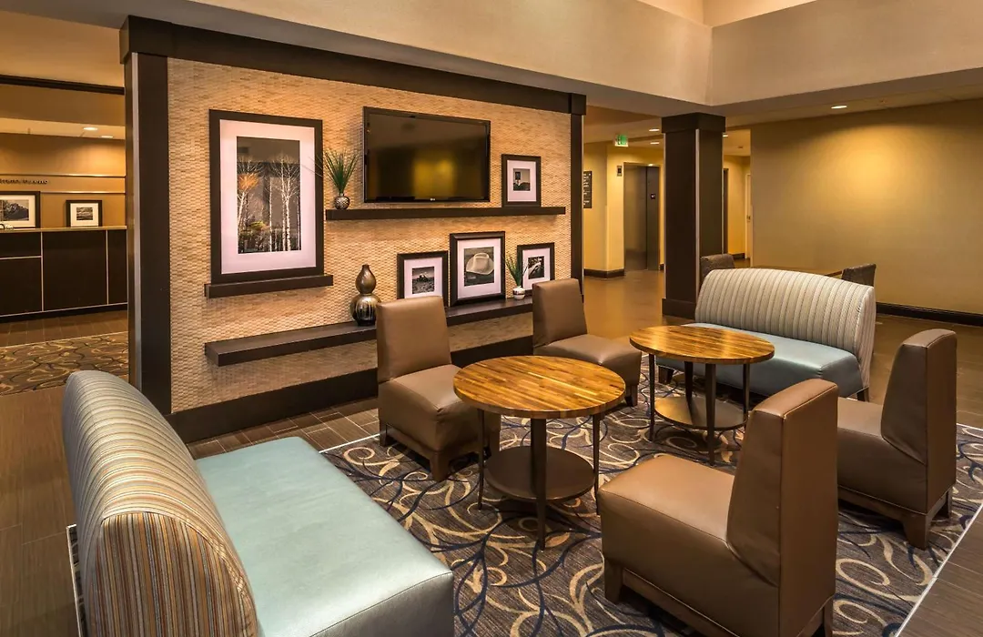 Hampton Inn & Suites Reno-1