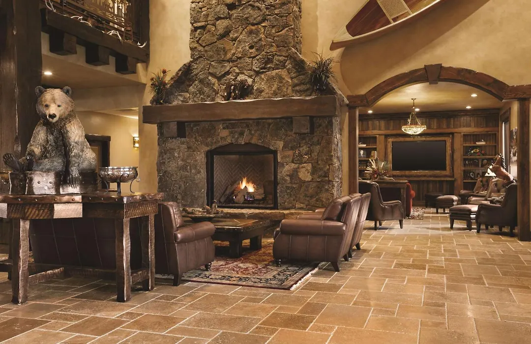 Glacier International Lodge-1