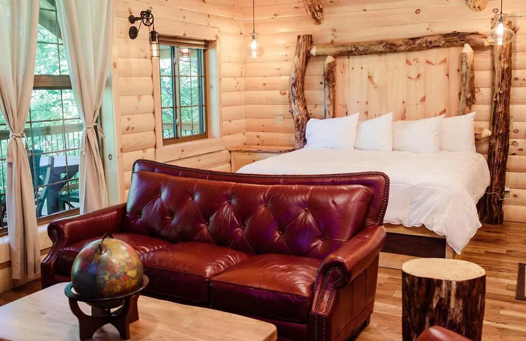 Cricket Hill Treehouse By Amish Country Lodging-1