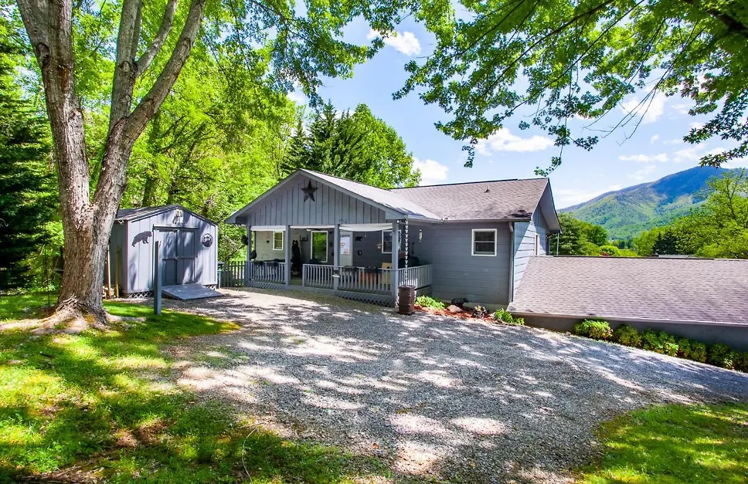 Ole Smoky Bnb - Game Room, Hot Tub, Mtn Views!-1